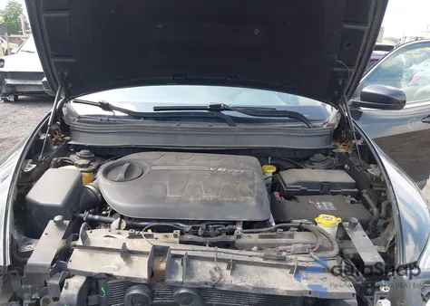 2015 Jeep Cherokee Latitude z USA, uszkodzony, nr VIN 1C4PJMCS4FW509983